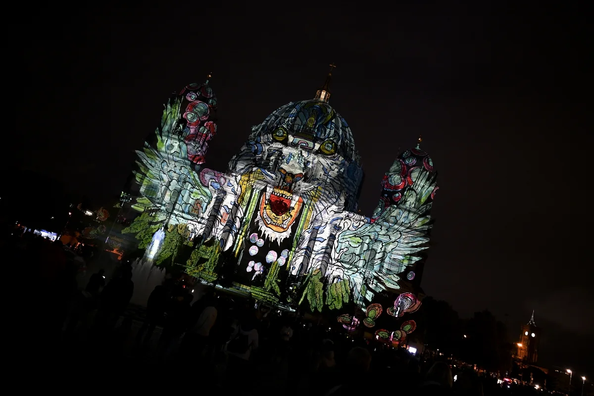 Berlin’de “Festival of Lights” Büyüledi: Şehir Işıklarla Parladı!