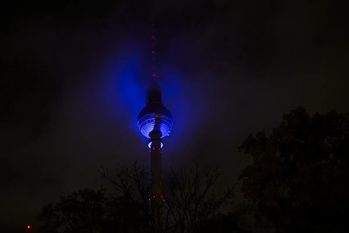 Berlin’de “Festival of Lights” Büyüledi: Şehir Işıklarla Parladı!