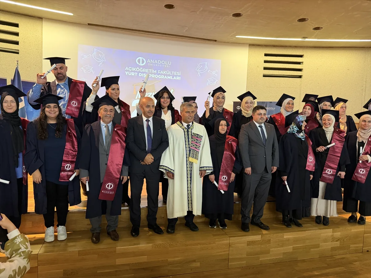 Anadolu Üniversitesi Köln'de mezuniyet töreni düzenledi