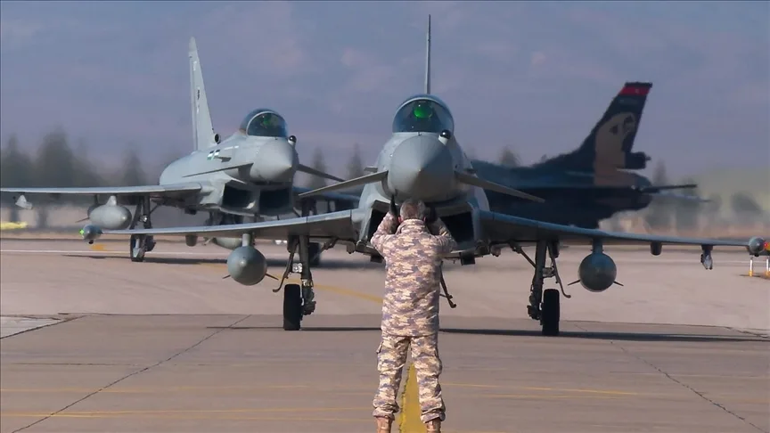 Almanya, Polonya'da Eurofighter uçakları konuşlandıracak