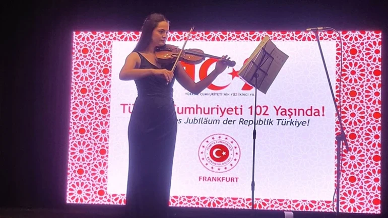 Cumhuriyeti’nin 102. yıldönümünü Frankfurt’ta da kutlandı