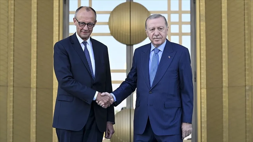 Erdoğan, Merz'i resmi törenle karşıladı