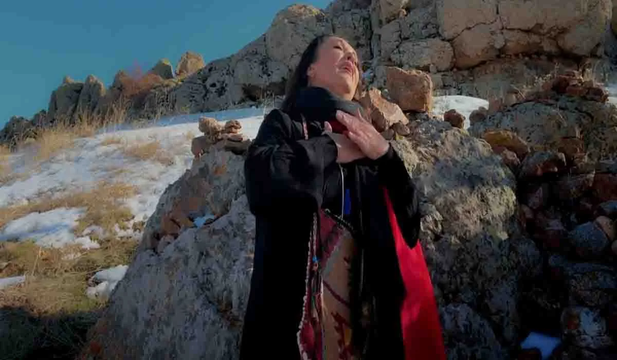 Gülperi Öztürk’ten Yeni Tekli: “İncilerin Mi Dökülür” Tüm Dijital Platformlarda Yayında
