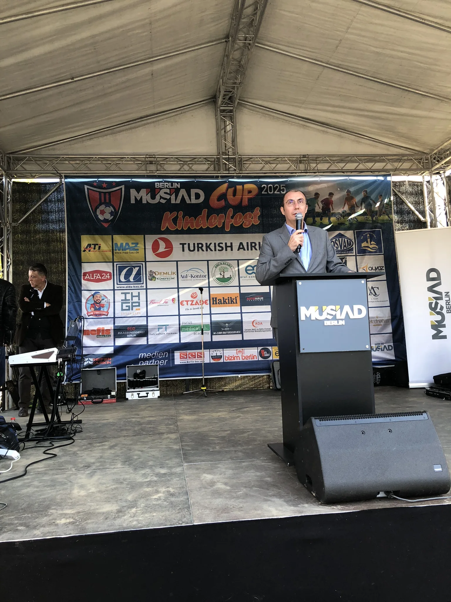 Berlin’de MÜSİAD CUP 2025 Coşkusu: Minik Futbolcular Dayanışma, Spor ve İyilikte Buluştu