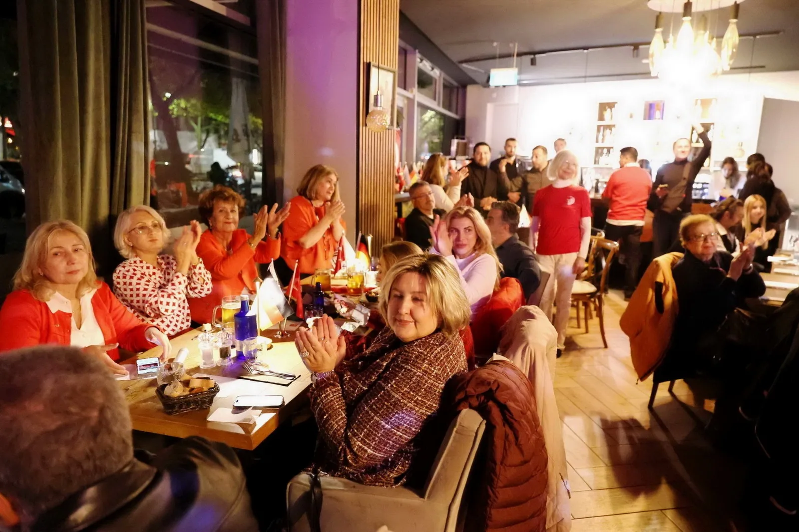 Berlin`de Cumhuriyet Işığı Parladı