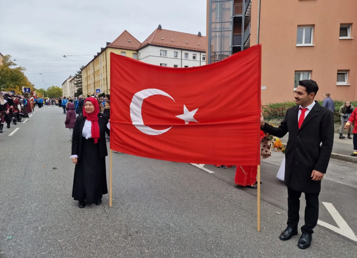 Fürth Hasat Bayramı’nda Türk Folklorcular Alkış Topladı