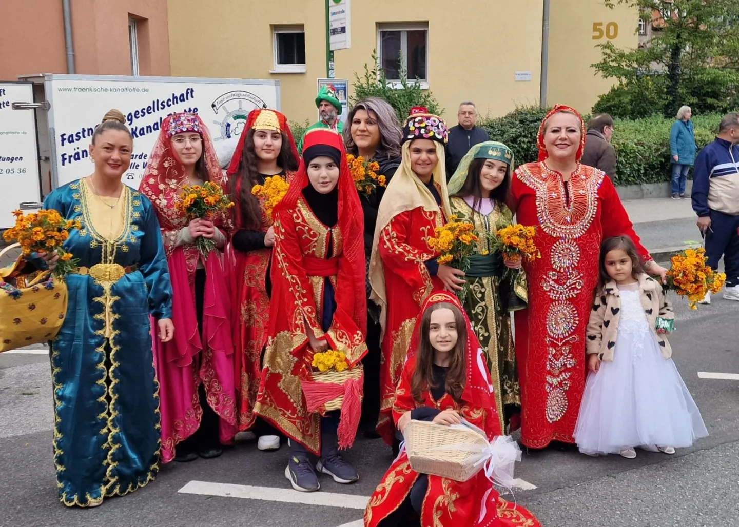 Fürth Hasat Bayramı’nda Türk Folklorcular Alkış Topladı