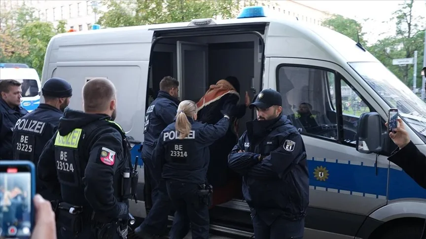 Almanya'nın soykırım destekçiliği polis şiddetliyle de kendini gösterdi