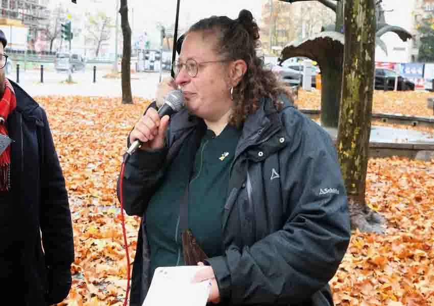 Berlin’de Irkçı Saldırıda Hayatını Kaybeden Mete Ekşi Anıt Taşı Önünde Anıldı