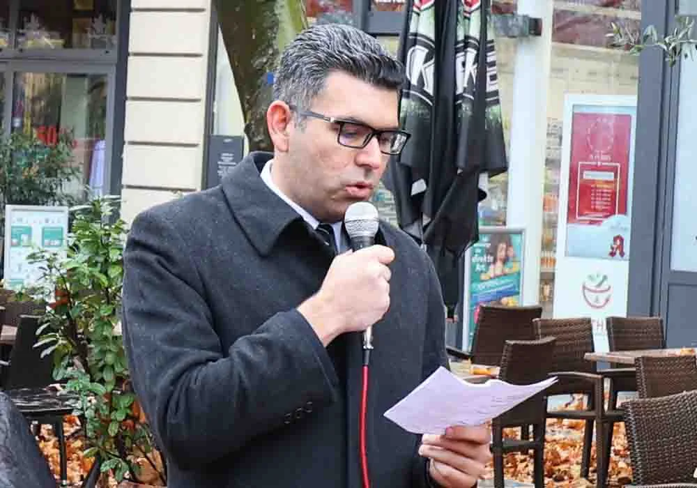 Berlin’de Irkçı Saldırıda Hayatını Kaybeden Mete Ekşi Anıt Taşı Önünde Anıldı