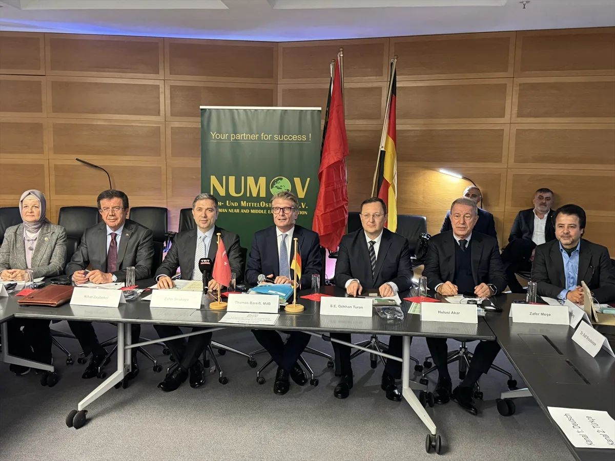 SETA, Berlin'de "Türkiye" konulu yuvarlak masa toplantısı düzenledi
