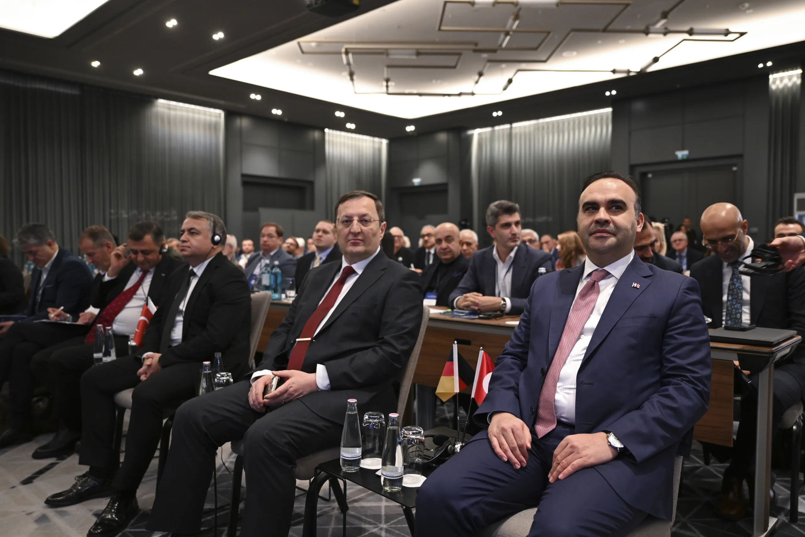 Bakan Kacır'dan Alman otomotiv şirketlerine Türkiye'ye yatırım çağrısı