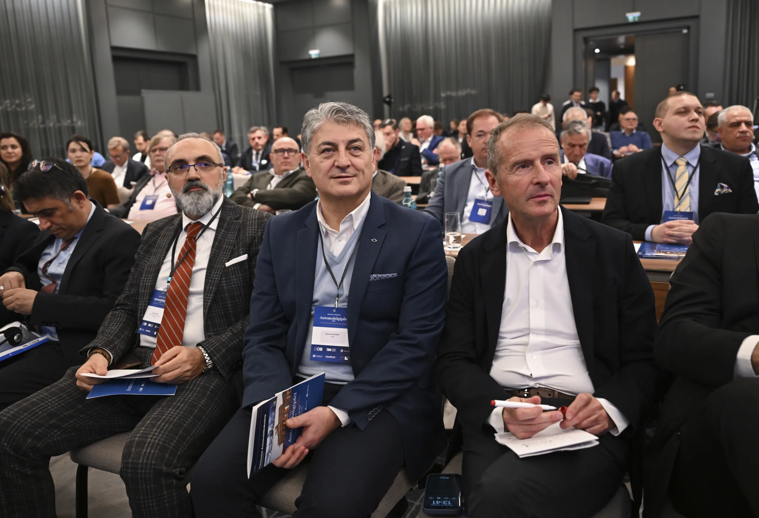 Bakan Kacır'dan Alman otomotiv şirketlerine Türkiye'ye yatırım çağrısı