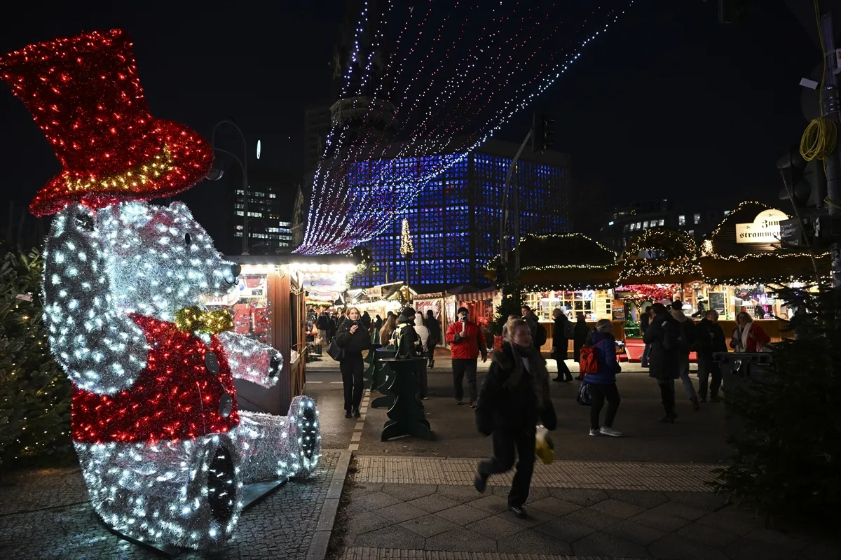 Berlin'de geleneksel Noel pazarı kuruldu
