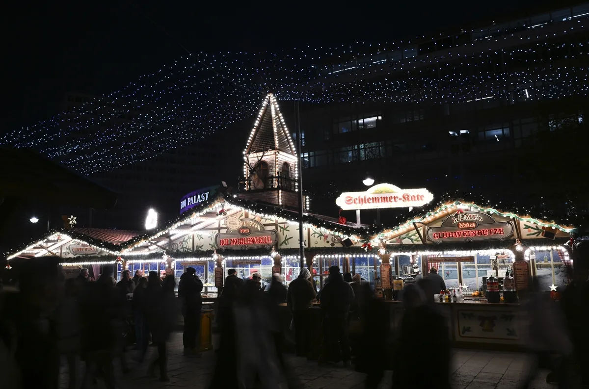 Berlin'de geleneksel Noel pazarı kuruldu