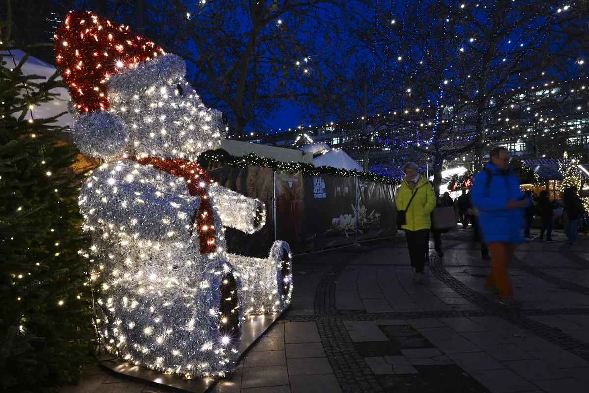 Berlin'de geleneksel Noel pazarı kuruldu