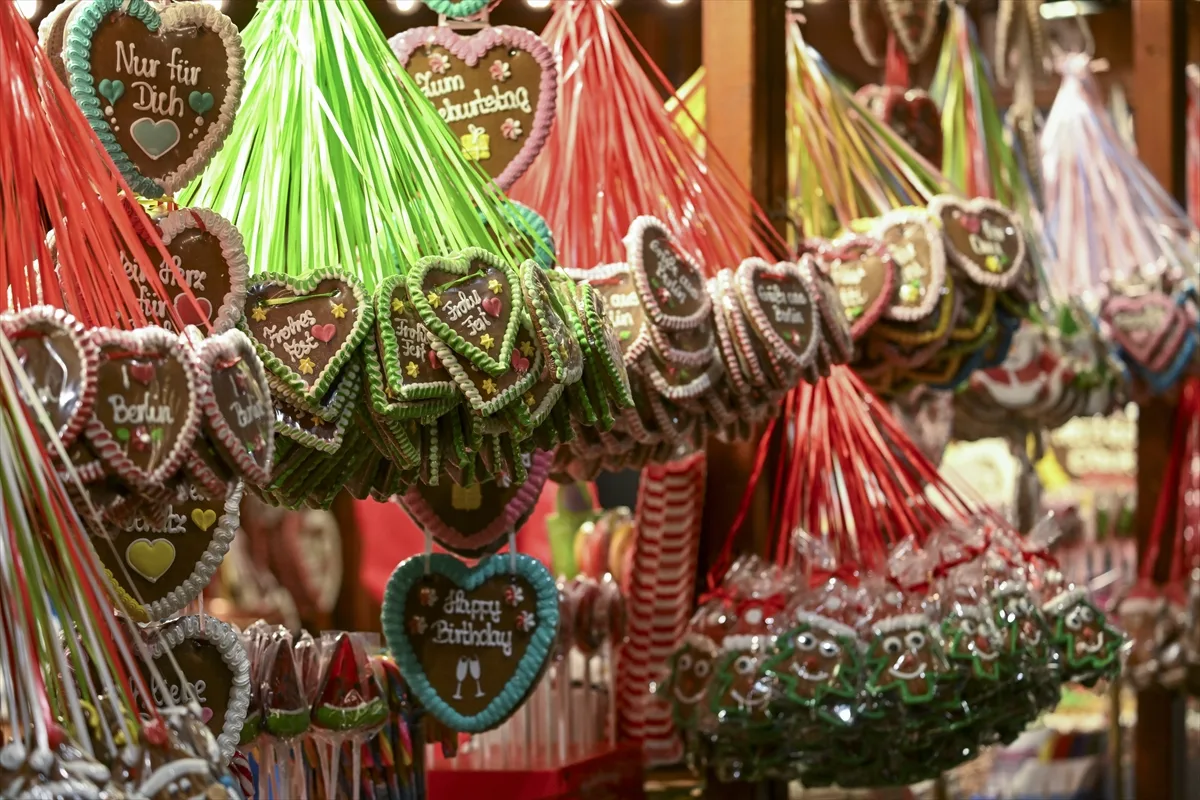 Berlin'de geleneksel Noel pazarı kuruldu