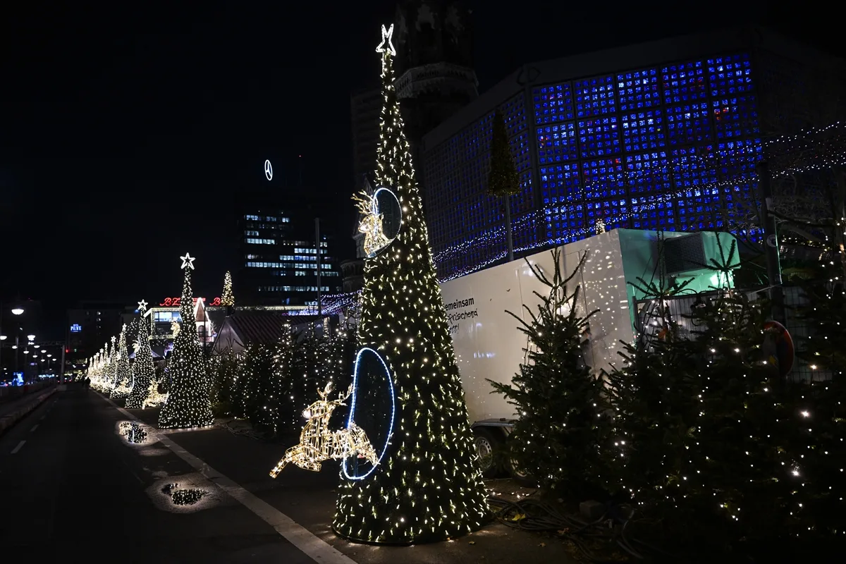 Berlin'de geleneksel Noel pazarı kuruldu