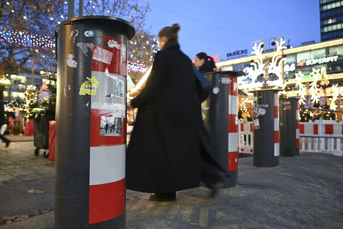 Berlin'de geleneksel Noel pazarı kuruldu