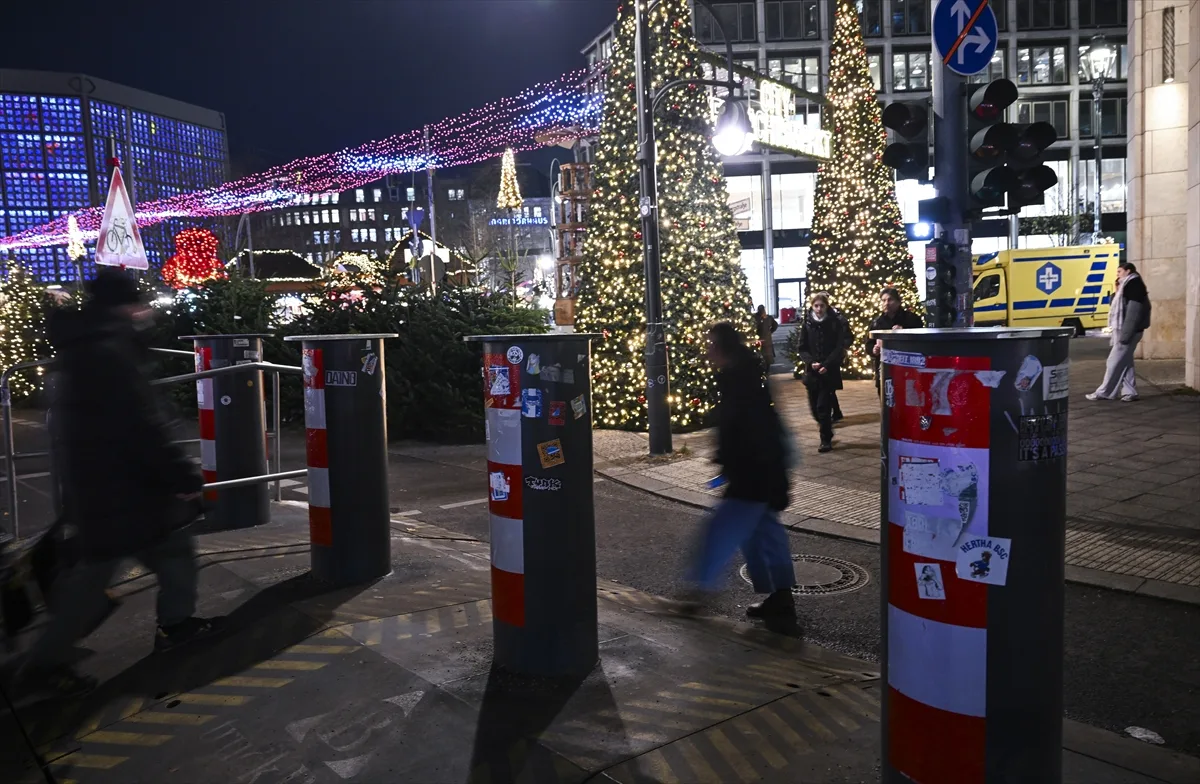 Berlin'de geleneksel Noel pazarı kuruldu