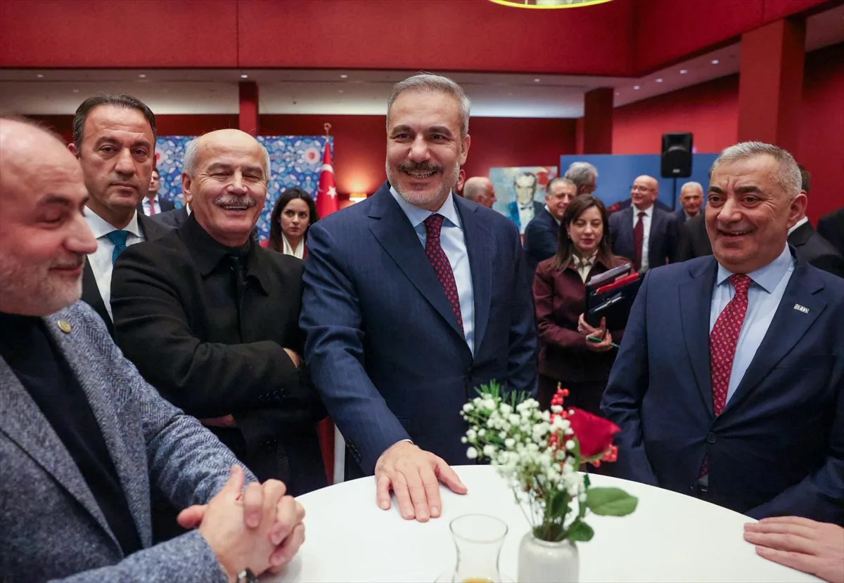 Bakan Fidan Almanya’da Türk STK’ları, İş İnsanları ve Basın Mensuplarıyla Buluştu