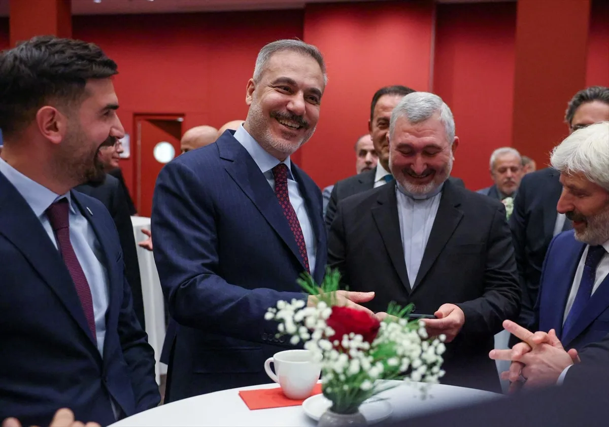 Bakan Fidan Almanya’da Türk STK’ları, İş İnsanları ve Basın Mensuplarıyla Buluştu