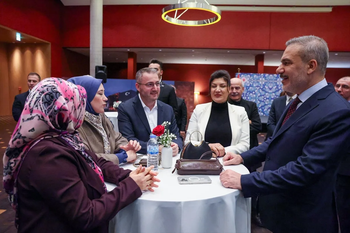 Bakan Fidan Almanya’da Türk STK’ları, İş İnsanları ve Basın Mensuplarıyla Buluştu