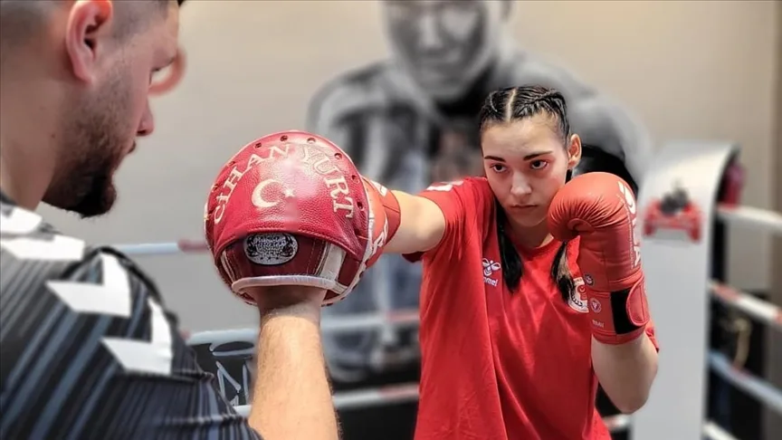 Ayşenur, Türkiye'deki başarılarını Avrupa'da "taçlandırdı"
