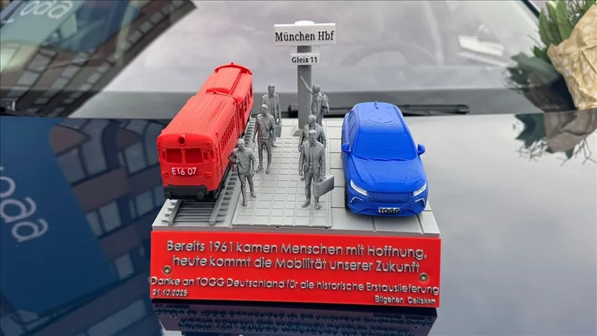 Almanya’da TOGG’un yetkililerine "1961 göç ve geleceğin mobilitesi" sürprizi