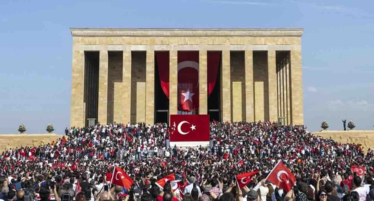 CUMHURİYET İÇİN ÖRGÜTLENMEK