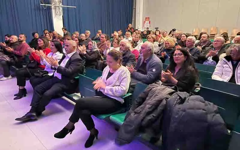 Nazım Hikmet’in “Şeyh Bedrettin” Oyunu Berlin’de Tiyatroseverlerle Buluştu