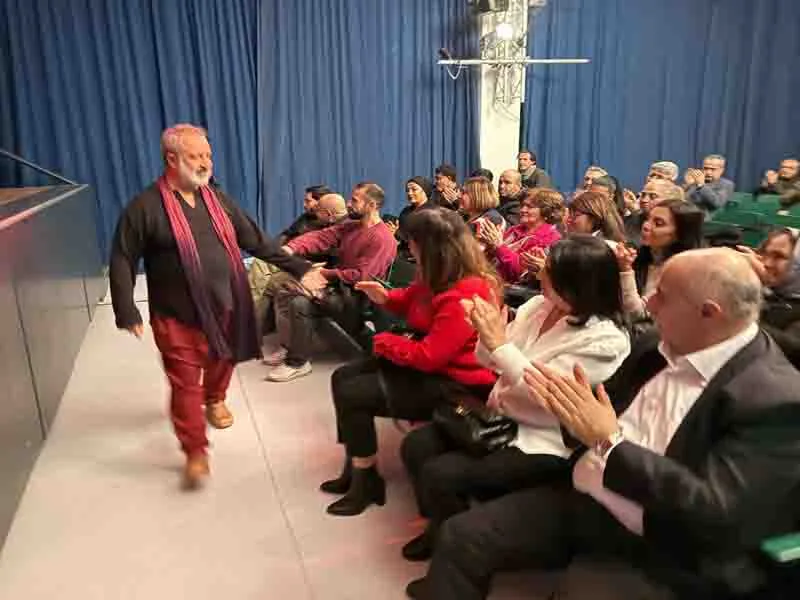 Nazım Hikmet’in “Şeyh Bedrettin” Oyunu Berlin’de Tiyatroseverlerle Buluştu