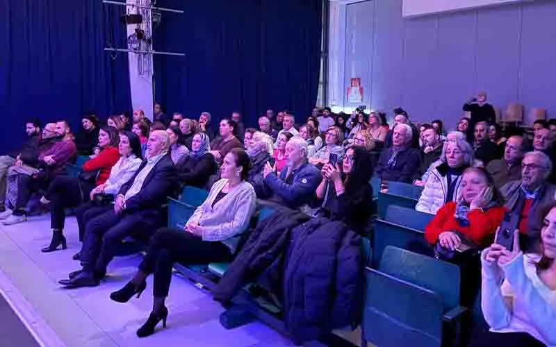 Nazım Hikmet’in “Şeyh Bedrettin” Oyunu Berlin’de Tiyatroseverlerle Buluştu