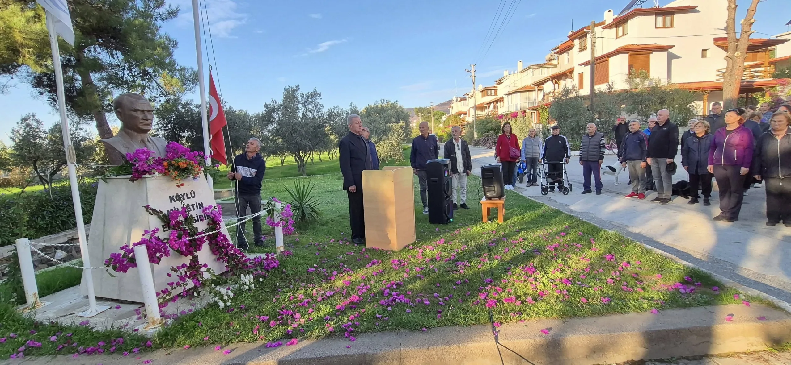 Seferihisar’da Yürekler 09.05’te Atatürk İçin Tek Yürek Oldu