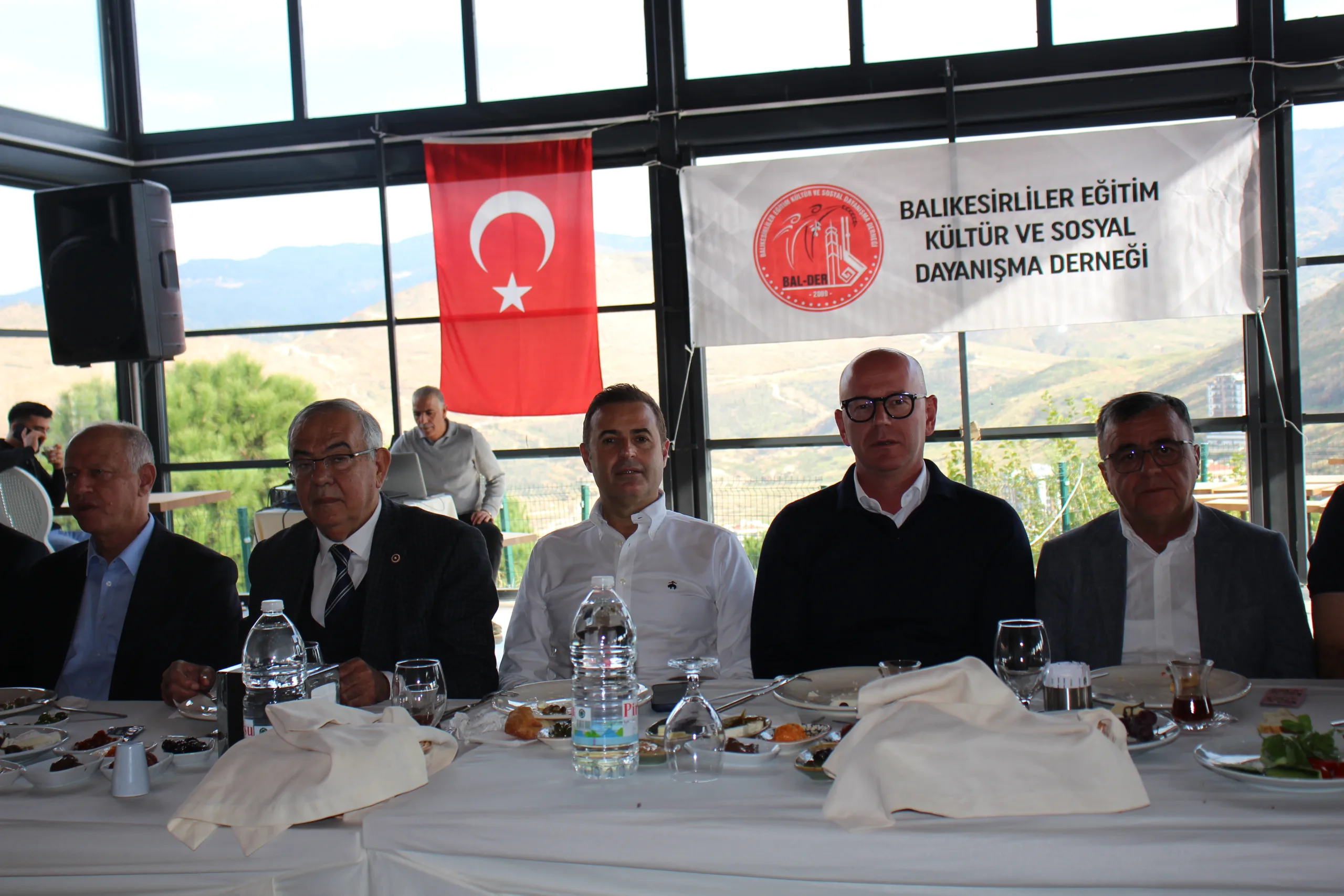 İzmir’de Balıkesirliler Buluştu: Dayanışma, Sevgi ve Hemşerilik Ruhu Bir Arada