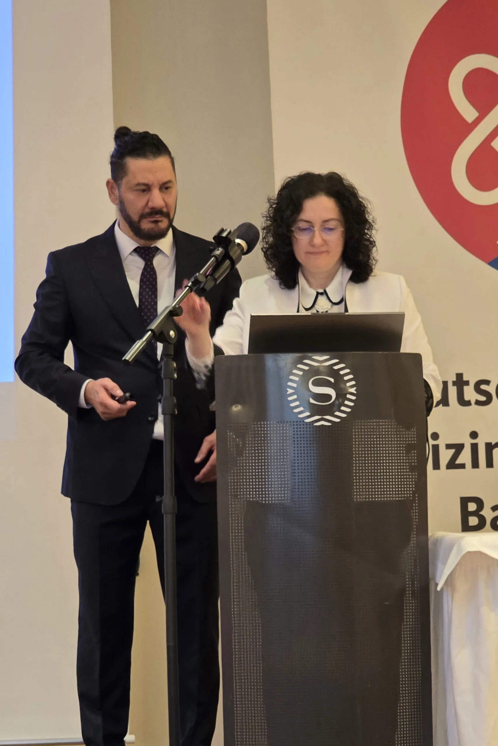 Nürnberg’de Kadın Sağlığı Semineri Yoğun İlgi Gördü