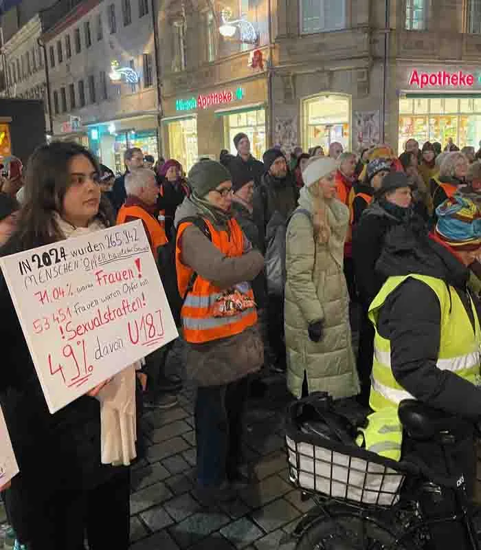 Fürth’te Kadına Yönelik Şiddete Karşı Güçlü Protesto