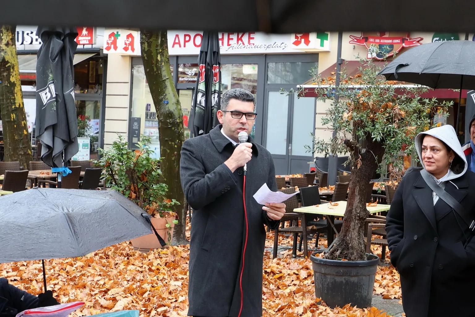 Irkçı bir saldırıda hayatını kaybeden Mete Ekşi Anıttaş önünde anıldı