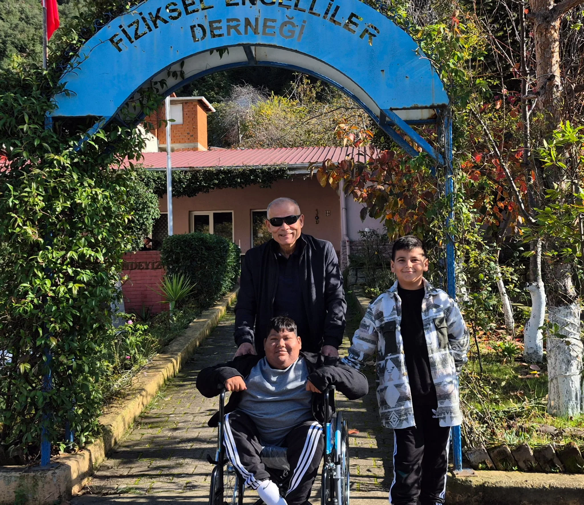 Hamburg’dan Gelen Tekerlekli Sandalyeler Umut Oldu