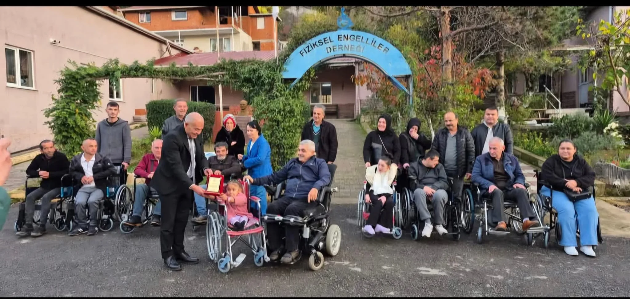 Hamburg’dan Gelen Tekerlekli Sandalyeler Umut Oldu