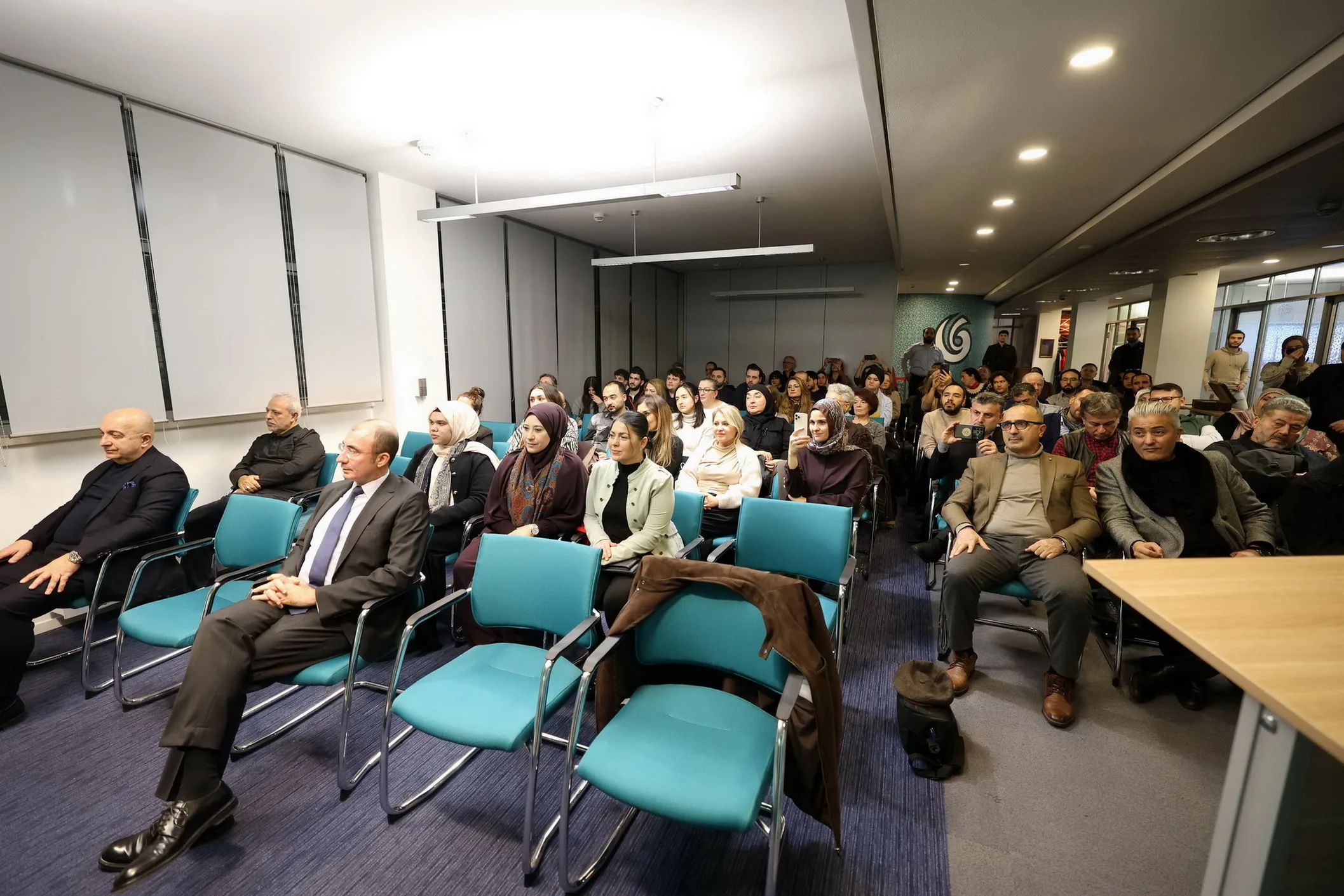 Berlin Yunus Emre Enstitüsü’nün ‘Bavula Sığmayanlar ‘Söyleşisi Yoğun İlgi Gördü