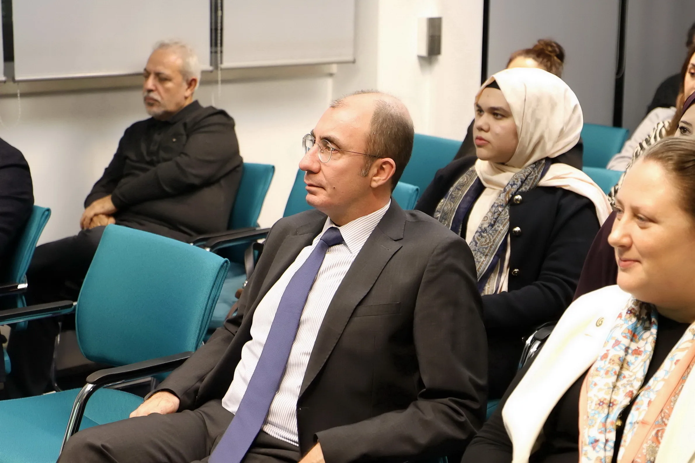 Berlin Yunus Emre Enstitüsü’nün ‘Bavula Sığmayanlar ‘Söyleşisi Yoğun İlgi Gördü