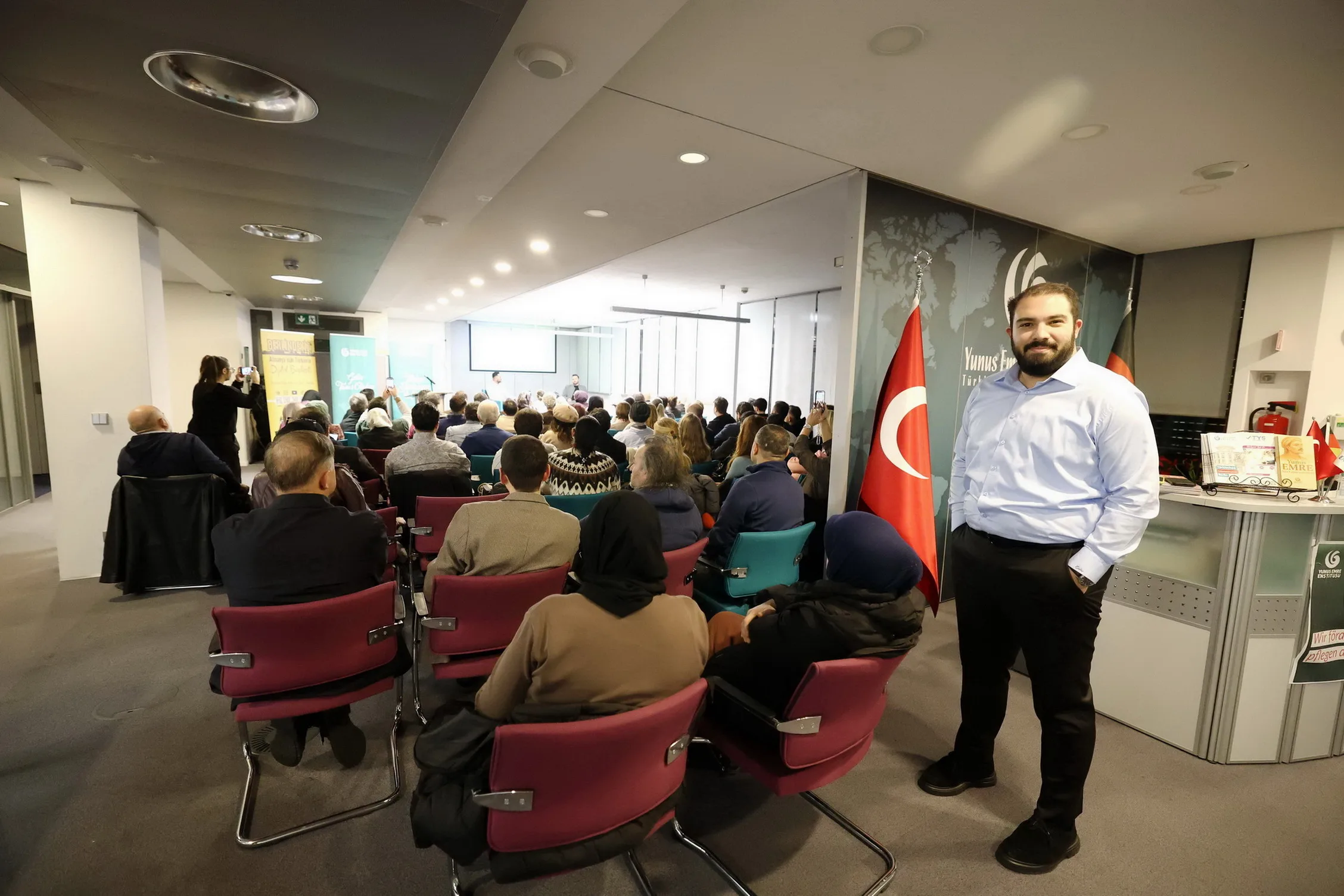 Berlin Yunus Emre Enstitüsü’nün ‘Bavula Sığmayanlar ‘Söyleşisi Yoğun İlgi Gördü