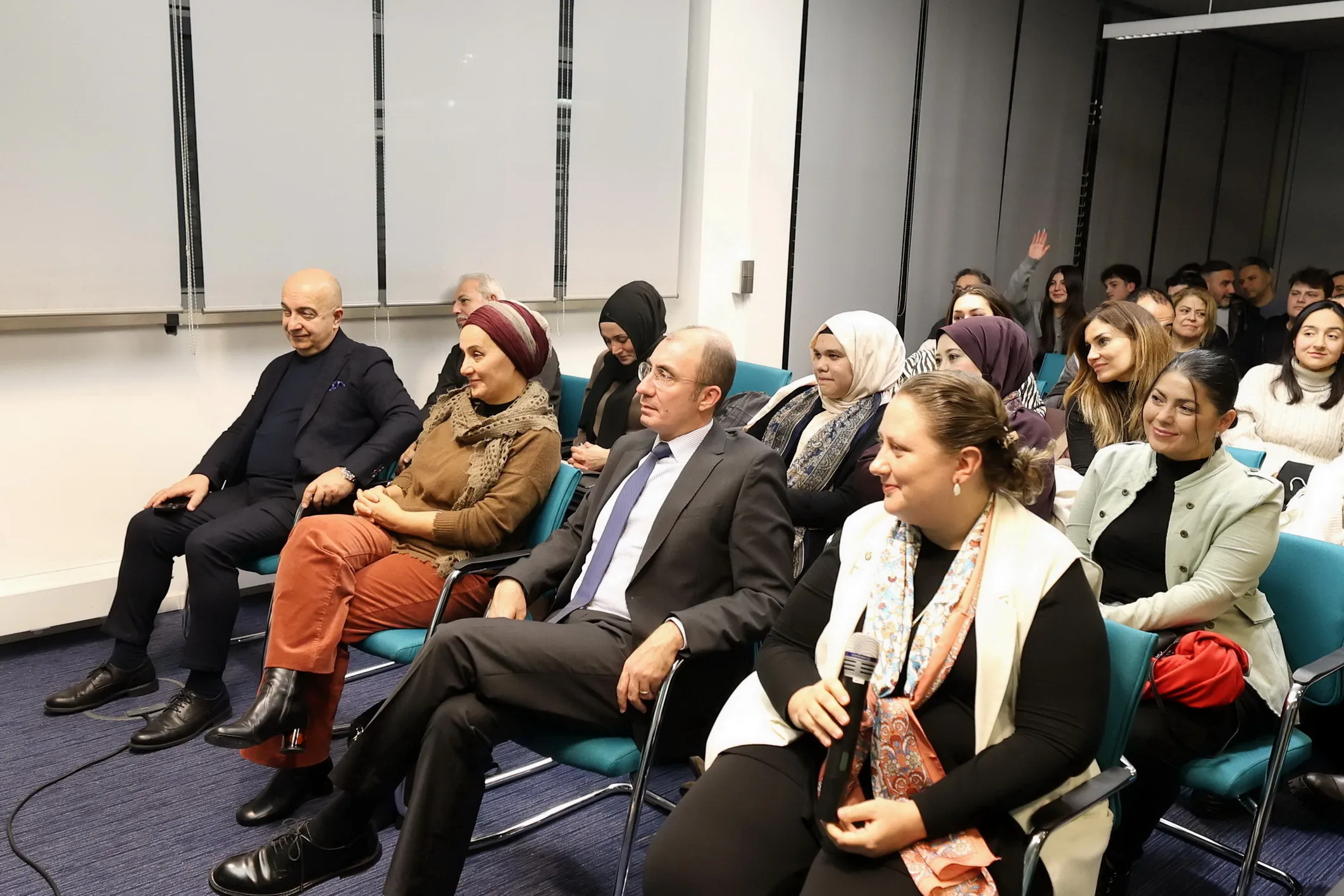 Berlin Yunus Emre Enstitüsü’nün ‘Bavula Sığmayanlar ‘Söyleşisi Yoğun İlgi Gördü