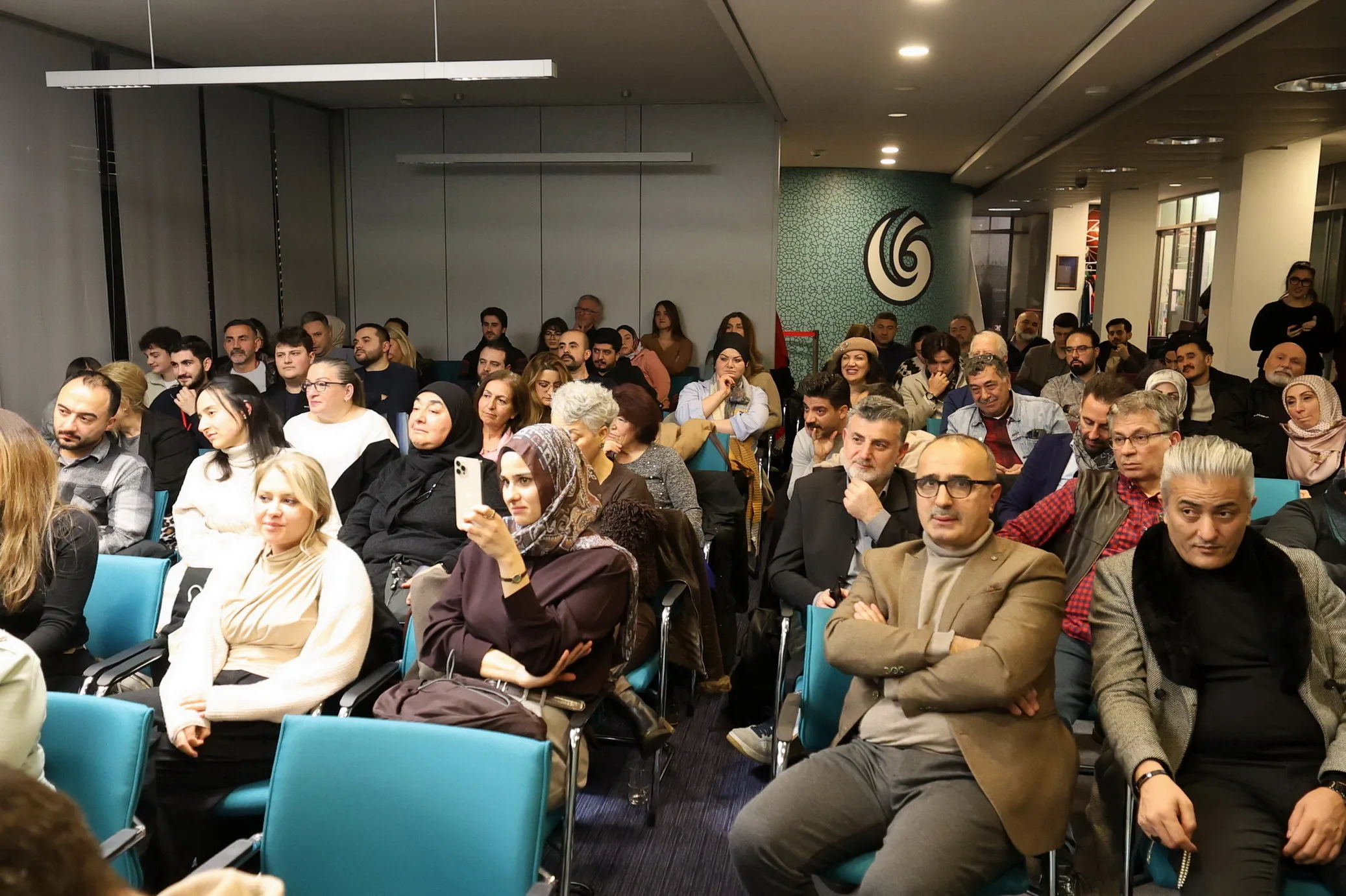 Berlin Yunus Emre Enstitüsü’nün ‘Bavula Sığmayanlar ‘Söyleşisi Yoğun İlgi Gördü