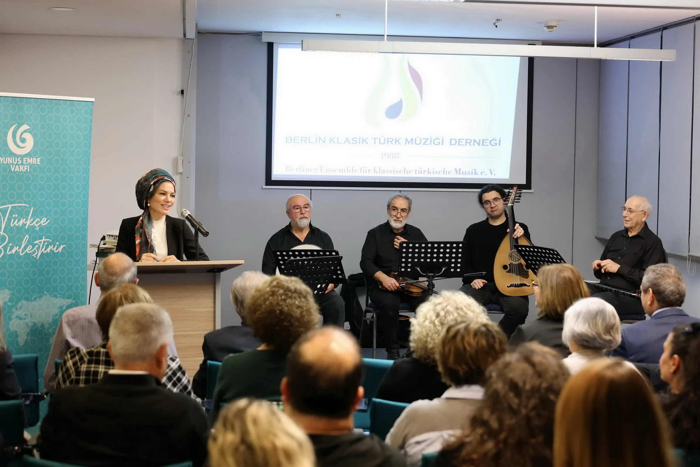 Berlin’de Türk Müziği Anlatımı ve Müzik Dinletisi Yoğun İlgi Gördü