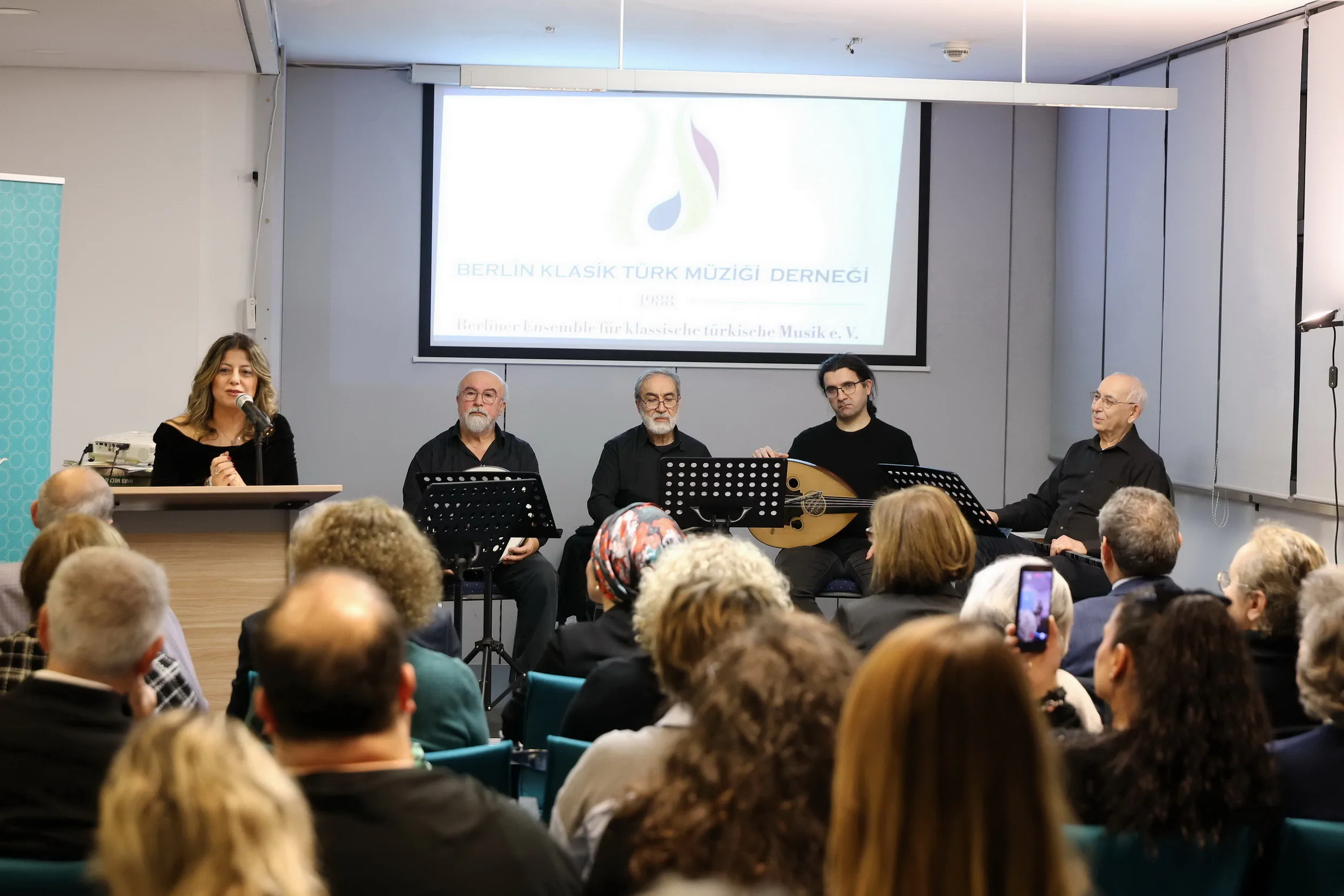 Berlin’de Türk Müziği Anlatımı ve Müzik Dinletisi Yoğun İlgi Gördü
