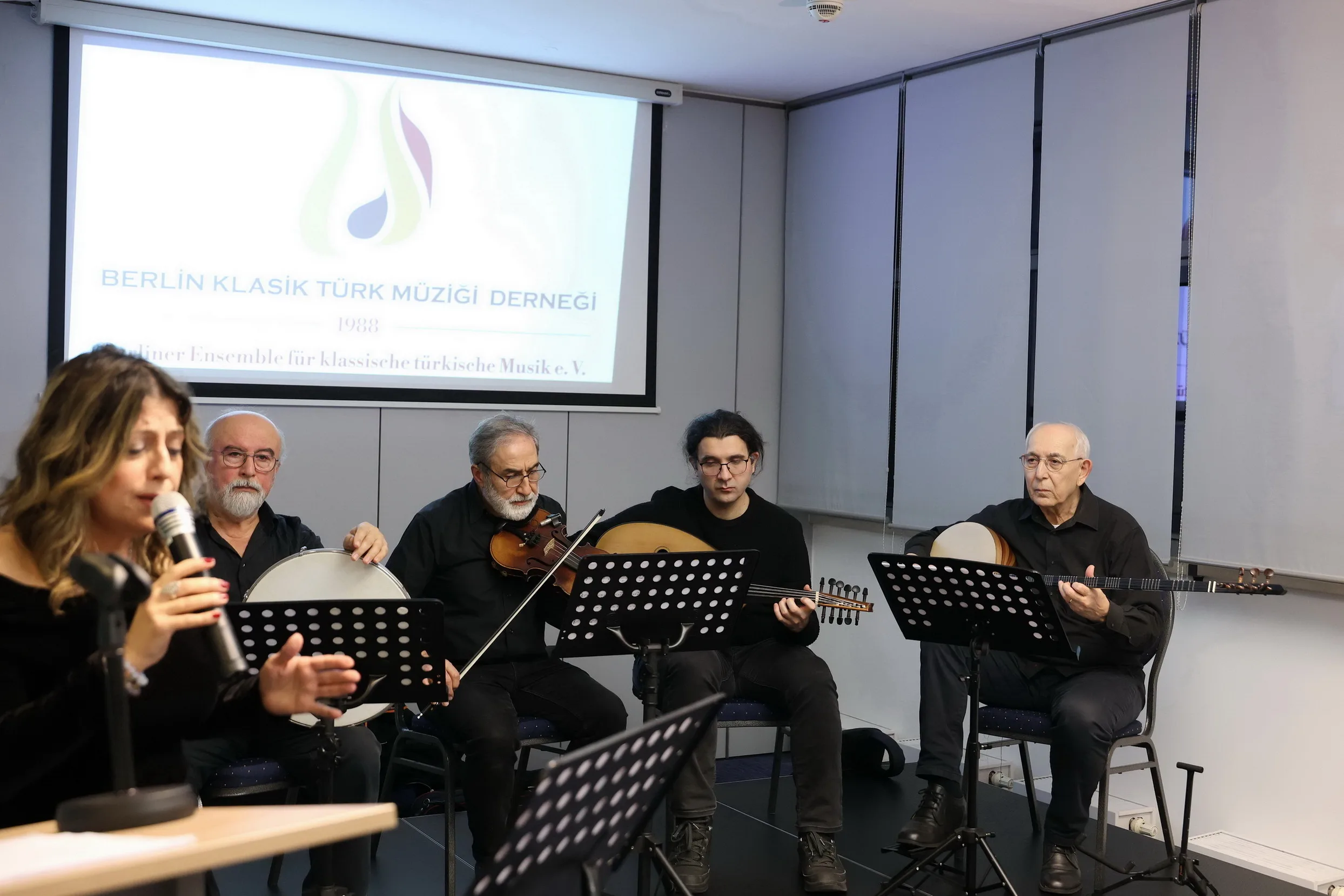 Berlin’de Türk Müziği Anlatımı ve Müzik Dinletisi Yoğun İlgi Gördü