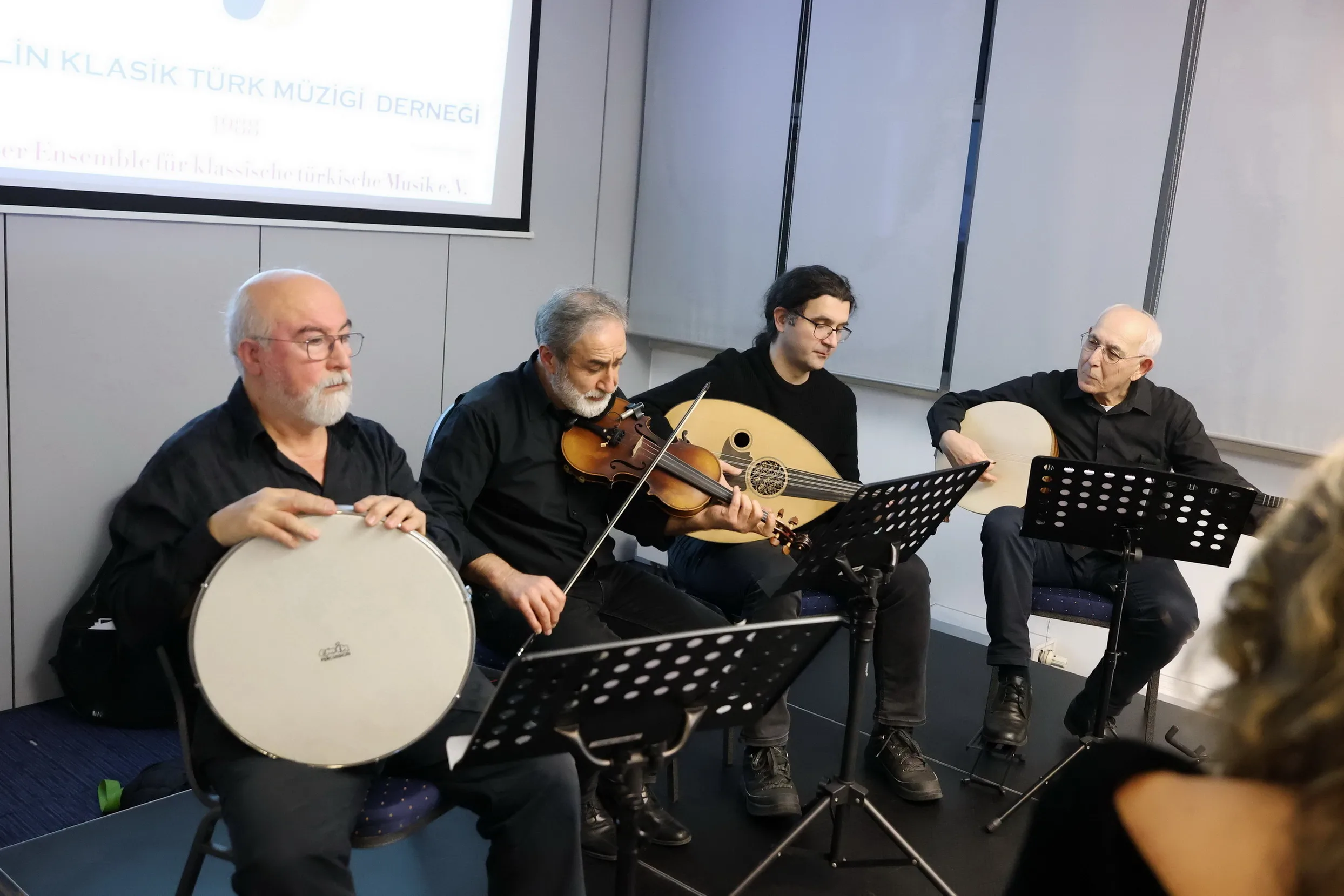 Berlin’de Türk Müziği Anlatımı ve Müzik Dinletisi Yoğun İlgi Gördü