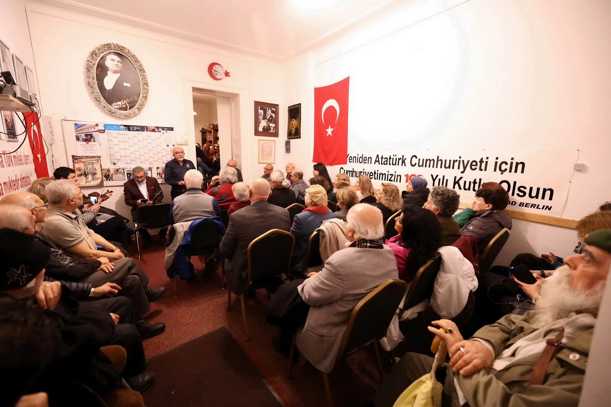 Şair Ali Kemal Aksoy’dan Berlin’de Duygu Dolu Şiir ve Müzik Akşamı